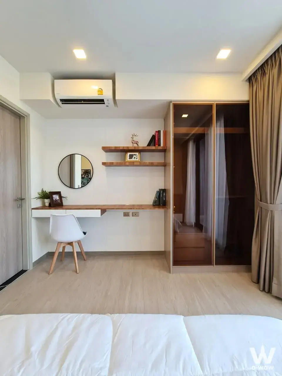 Bedroom with built-in wardrobe and desk in a One9Five Asoke - Rama 9 1-bed condo for sale