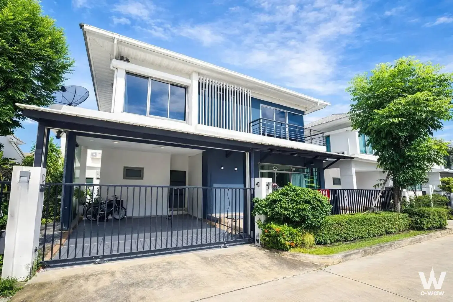 Soi On Nut 80, near Seacon Square and Paradise Park (5 km)