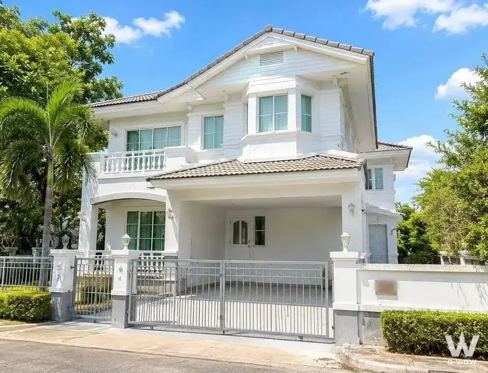 House with 4 bedrooms for rent at Mantana Onnut-Wongwaen 3 — photo 1 of 3