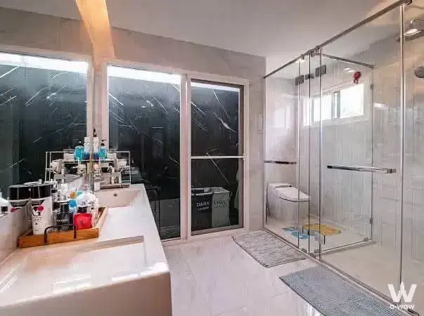 Modern bathroom with black marble accents in Mantana Westgate 4-bed house