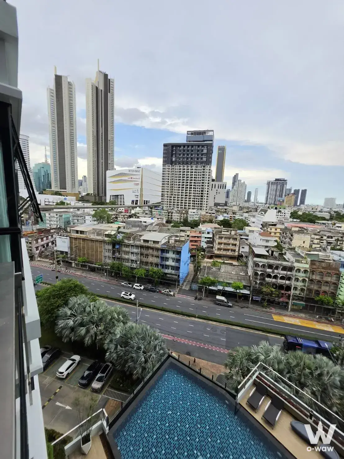 Opposite ICONSIAM, near BTS Chong Nonsi (Golden Line) Klang San Station, opposite Taksin Hospital, Charoen Nakhon area