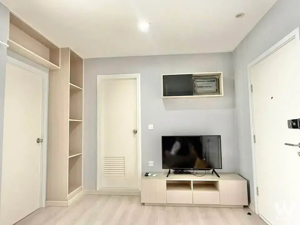 Condo with 1 bedroom for rent at Skyline Rattanathibet Condominium — photo 1 of 5