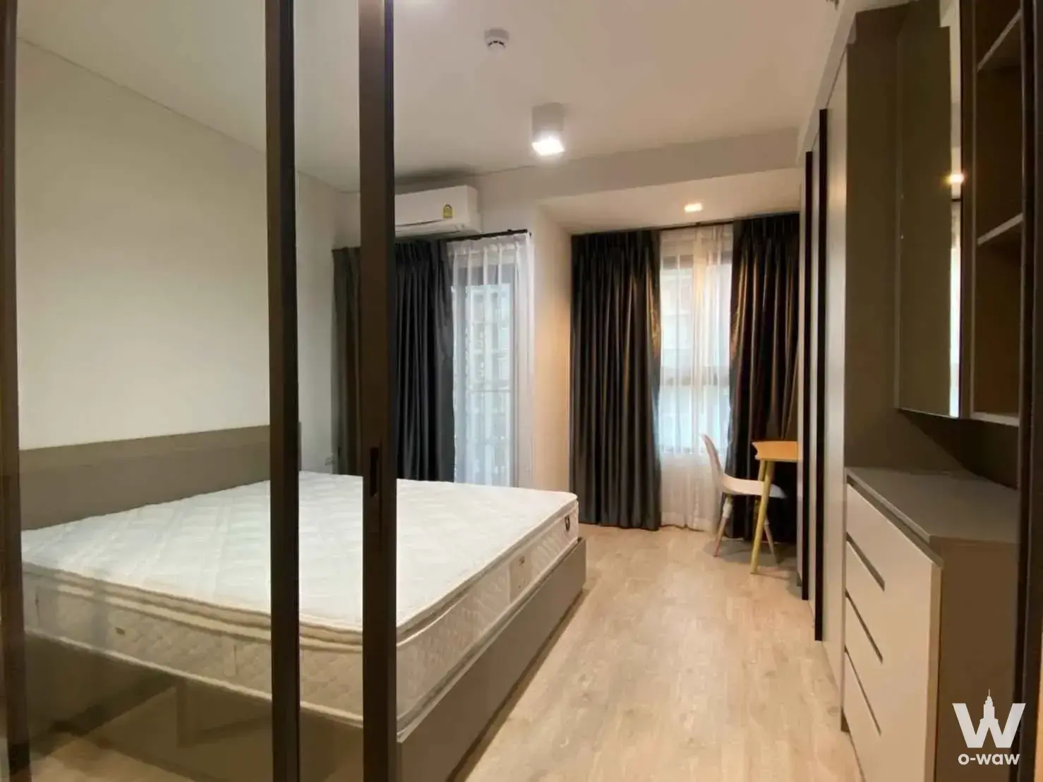 Commercial with 1 bedroom for rent at Ideo Sathon-Wongwian Yai — photo 3 of 5