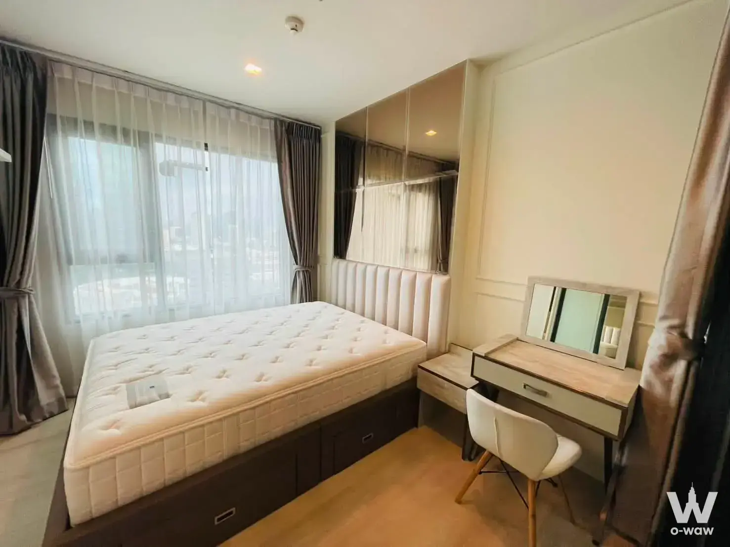 Condo with 1 bedroom for rent at Life One Wireless — photo 1 of 5