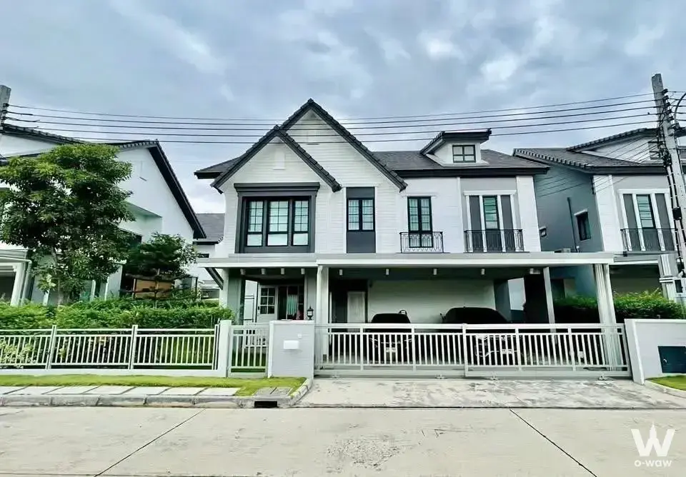 Near Fashion Island, near Rama IX-Angkhan Expressway, near Sathit Pattana School