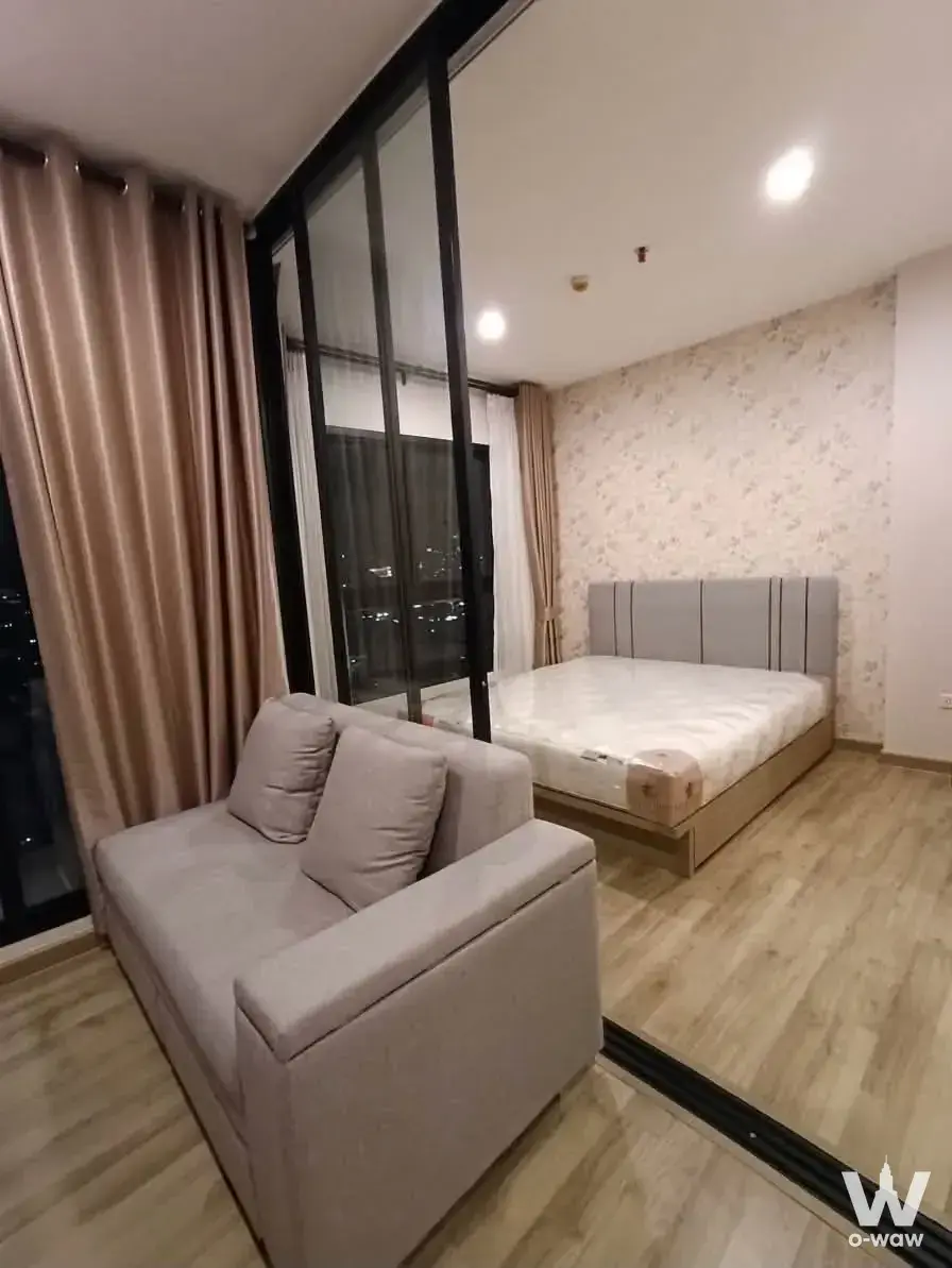 Charoen Nakorn, near BTS Tak Sin, ICON Siam, Big C Tawankhon, Churachonkraj Hospital