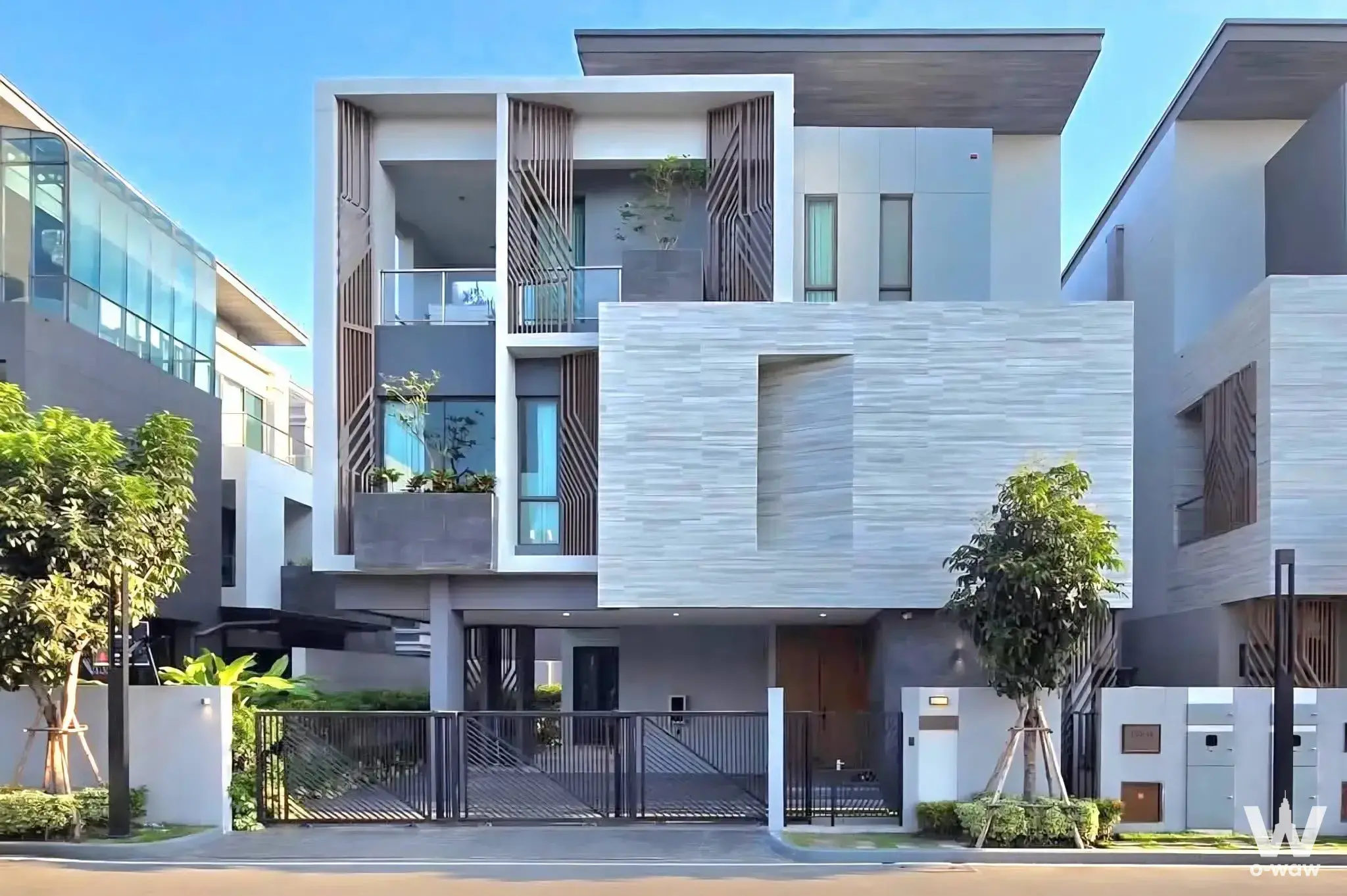 House with 4 bedrooms for rent at The Gentry Phatthanakan 2 เดอะ เจนทริ พัฒนาการ 2 — photo 1 of 5