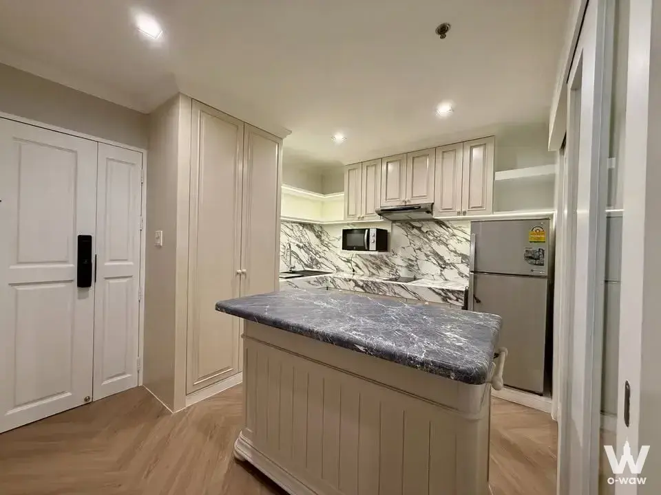 Condo with 3 bedrooms for rent at Topview Tower — photo 3 of 5