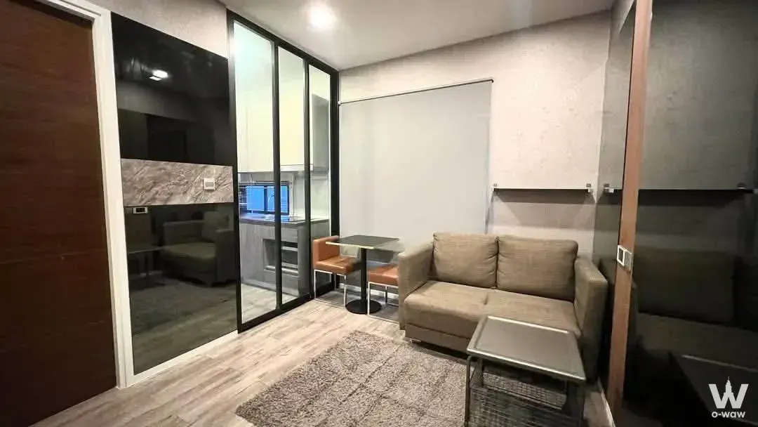 Near MRT Lat Phrao, BTS Phahon Yothin 24, and BTS Ratchayothin. Close to Central Ladprao, Union Mall, Major Ratchayothin, SCB Park, and Rajamangala University of Technology Srivijaya.