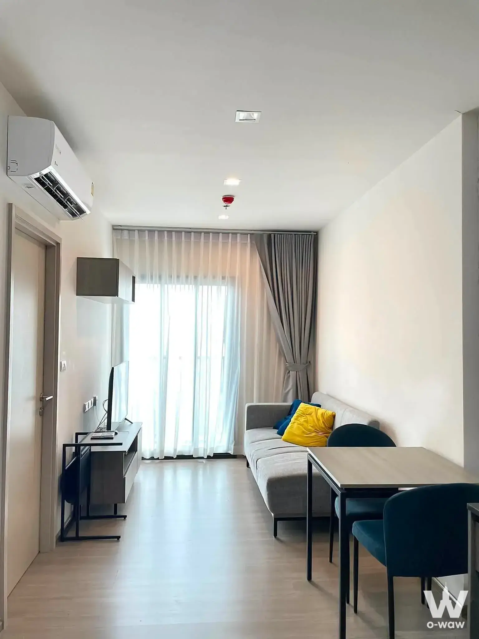 Commercial with 1 bedroom for rent at THE BASE Phetchaburi-Thonglor เดอะ เบส เพชรบุรี - ทองหล่อ — photo 1 of 5