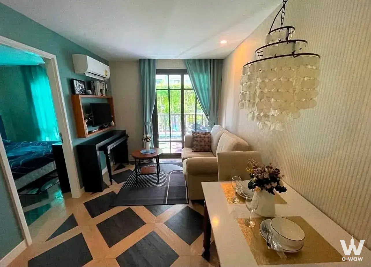 1-bed condo for rent in Espana Condo Resort Pattaya with teal walls and tiered crystal chandelier