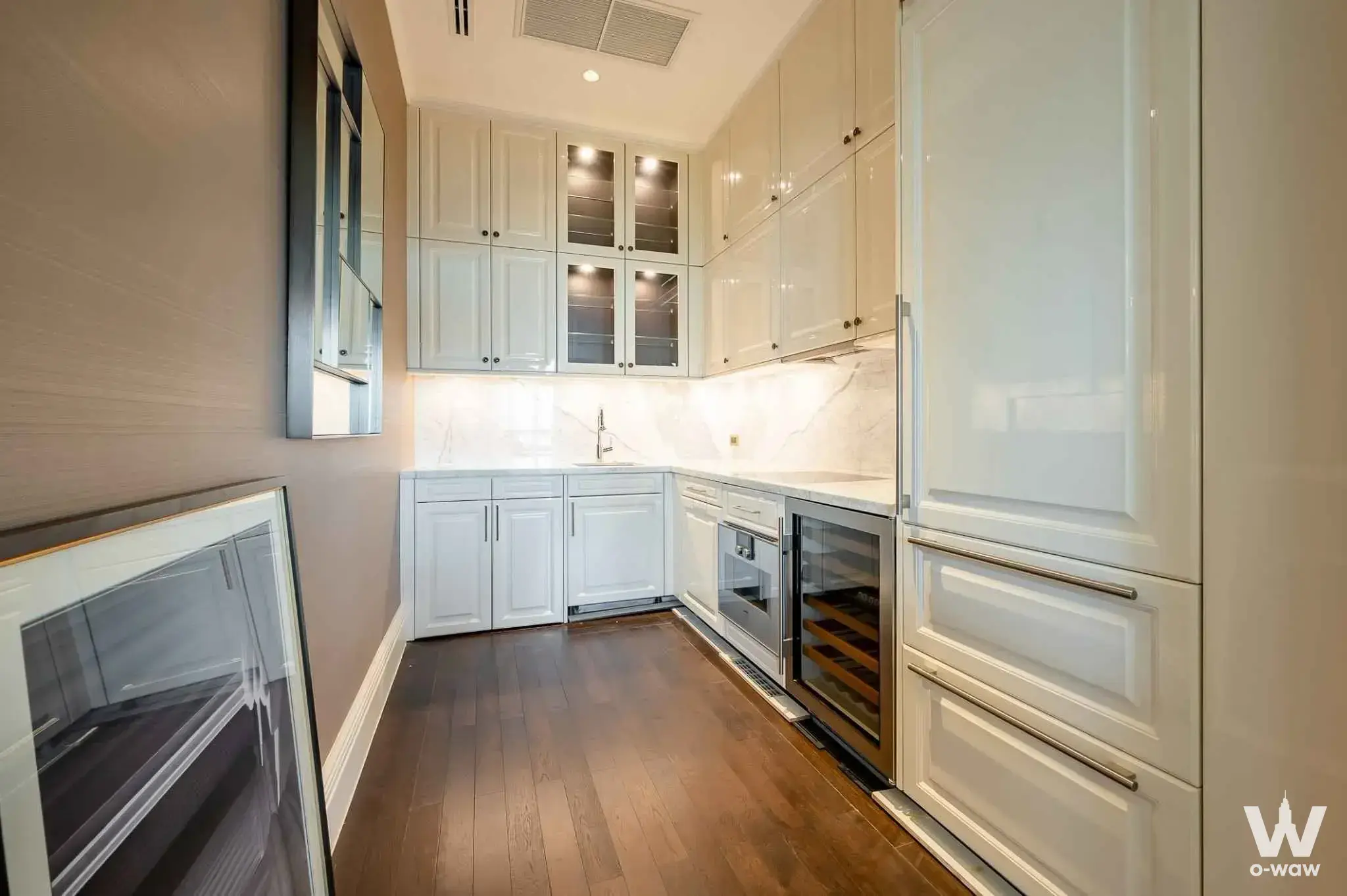 Condo with 2 bedrooms for rent at 98 Wireless — photo 1 of 5