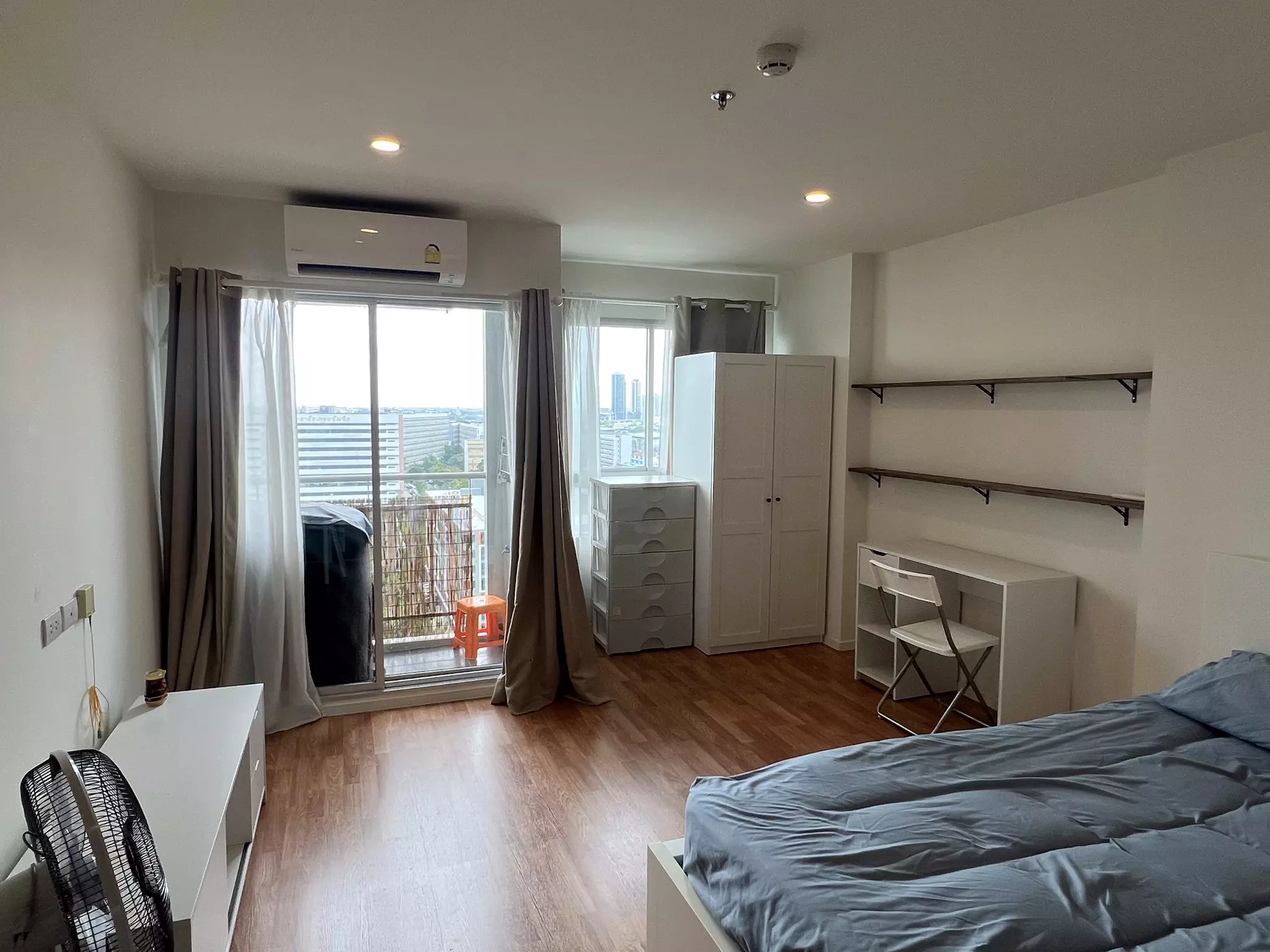 Phatthanakan-Srinakarin area, near Huamark Airport Rail Link, Siam Con Square, Paradise Park