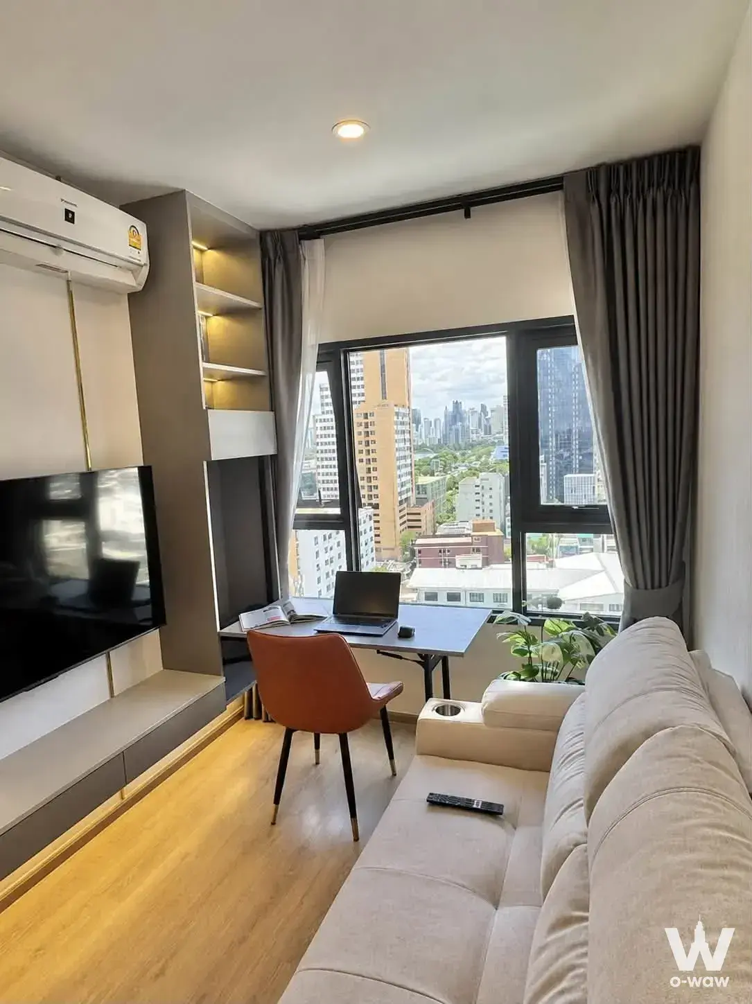 Condo with 1 bedroom for rent at Life Rama 4 - Asoke — photo 1 of 5
