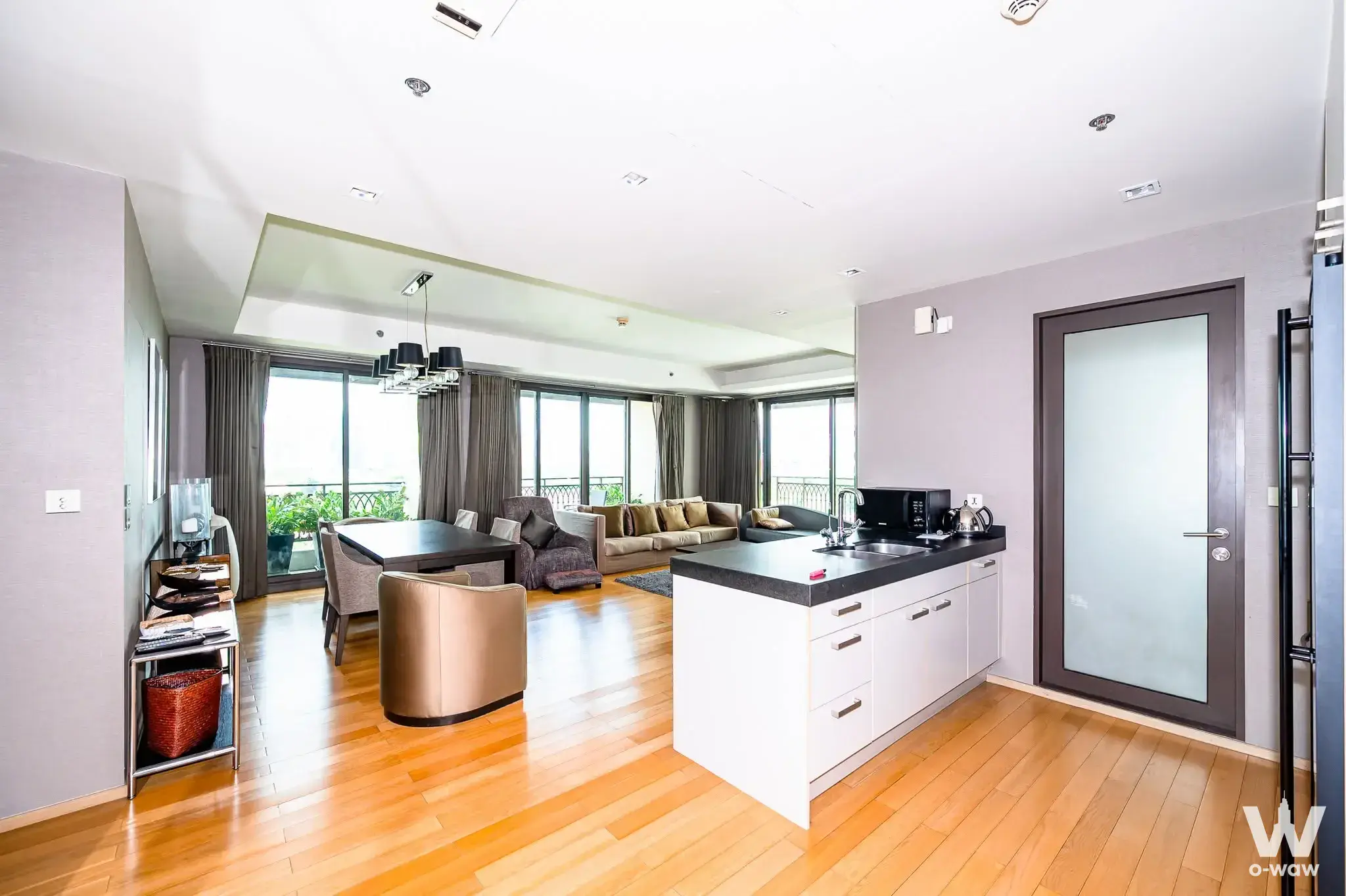 3-bed condo for rent in Prive by Sansiri open-plan living area with honey wood flooring