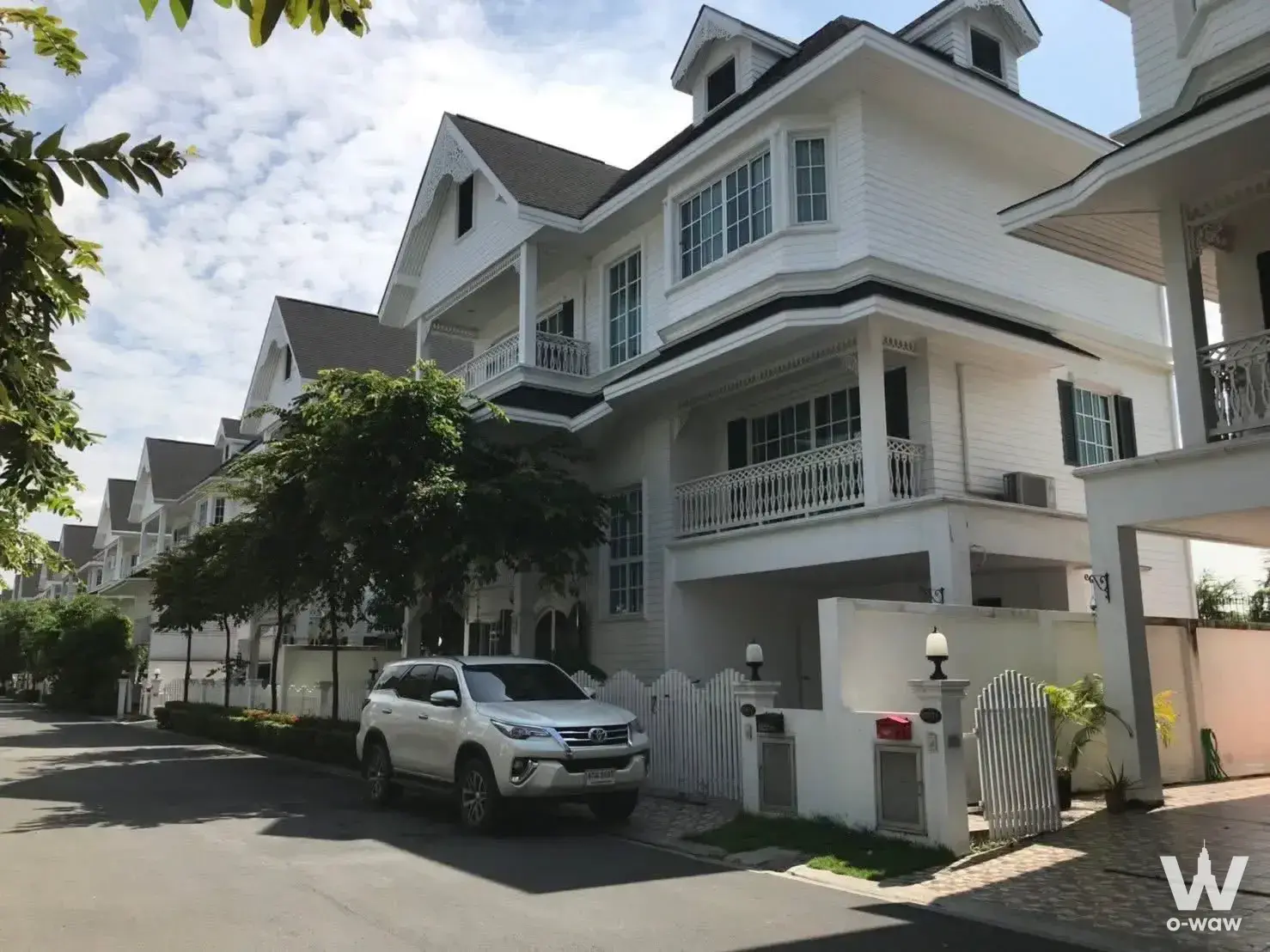 Bangna, Sukhumvit Road area, near Chalerm Mahanakhon Expressway and Srinakarin Road