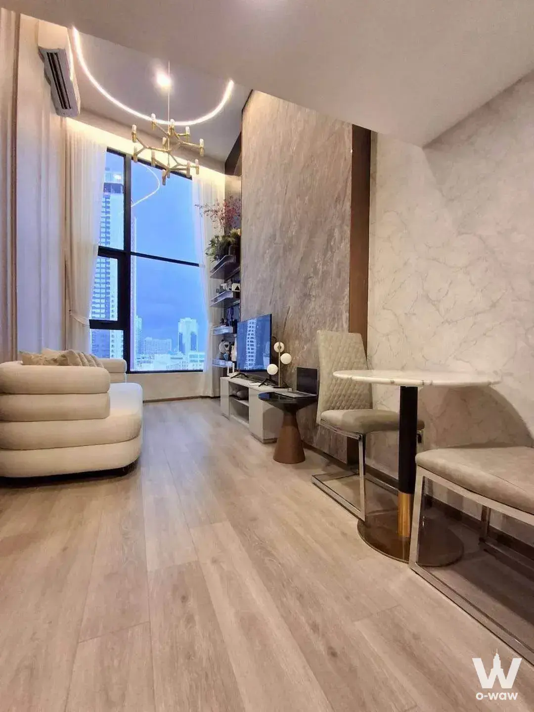 Huai Khwang, Bangkok, Thailand (200m from MRT Huai Khwang)