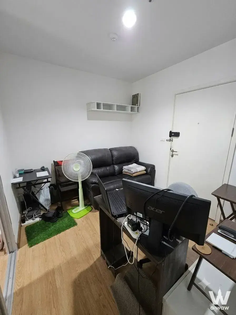 Aspire Rama 4 studio with computer desk, sofa, and white walls