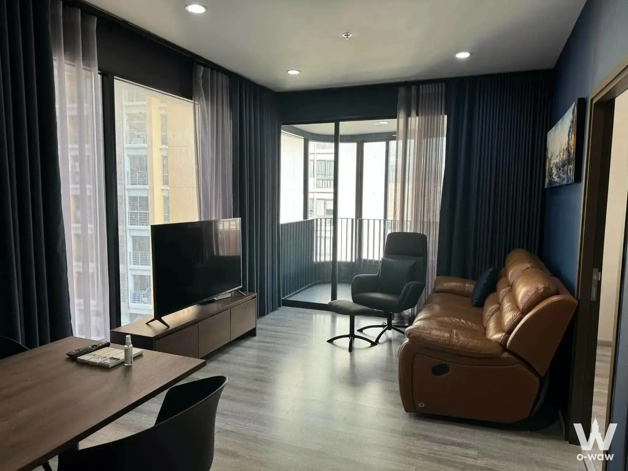 Near MRT Phetchaburi and Airport Link Makkasan, next to Srinakharinwirot University Prasanmit Campus