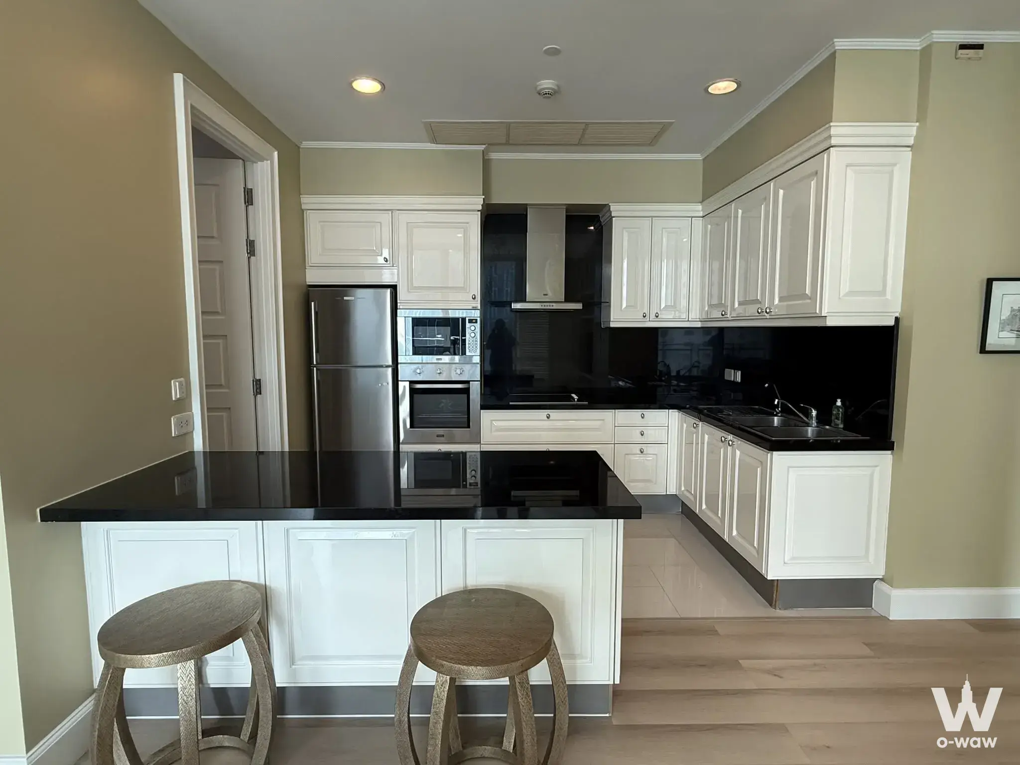 Condo with 3 bedrooms for rent at Royce Private Residences — photo 5 of 5