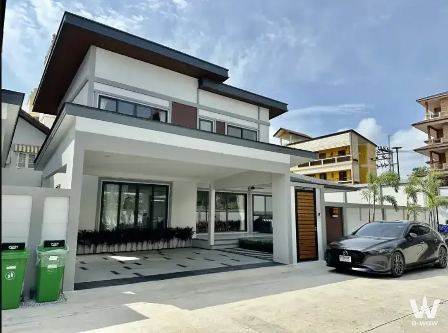 House with 4 bedrooms for rent at Central Pattaya, Chonburi — photo 1 of 5