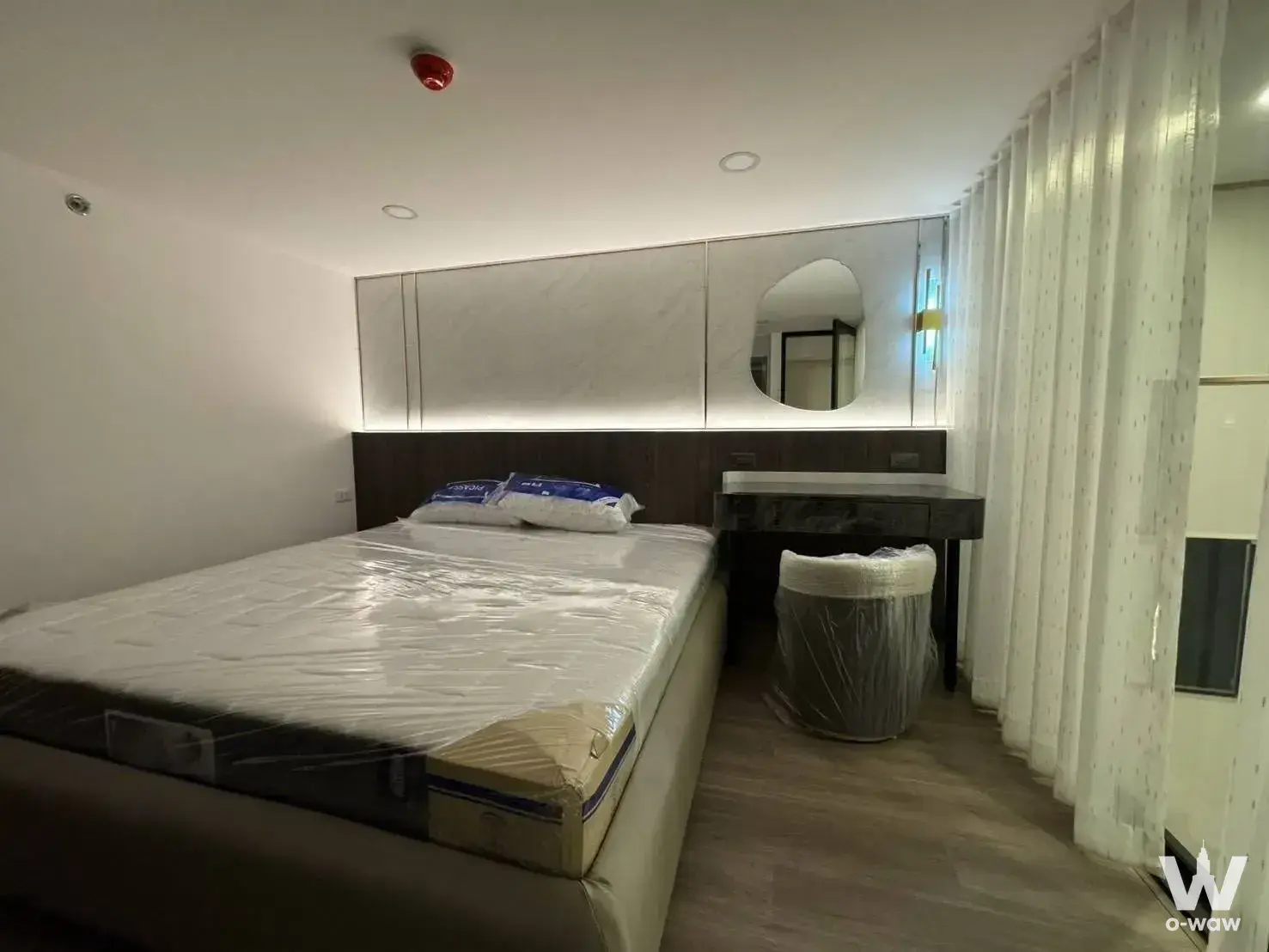 New queen bed with marble wall and LED lighting in this 1-bed rental at So Origin Kaset Interchange