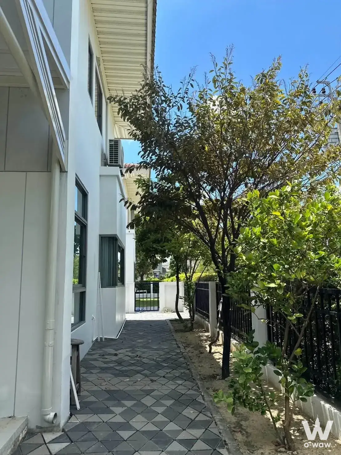 House with 3 bedrooms for rent at Perfect Place Sukhumvit 77-Suvarnabhumi — photo 3 of 5