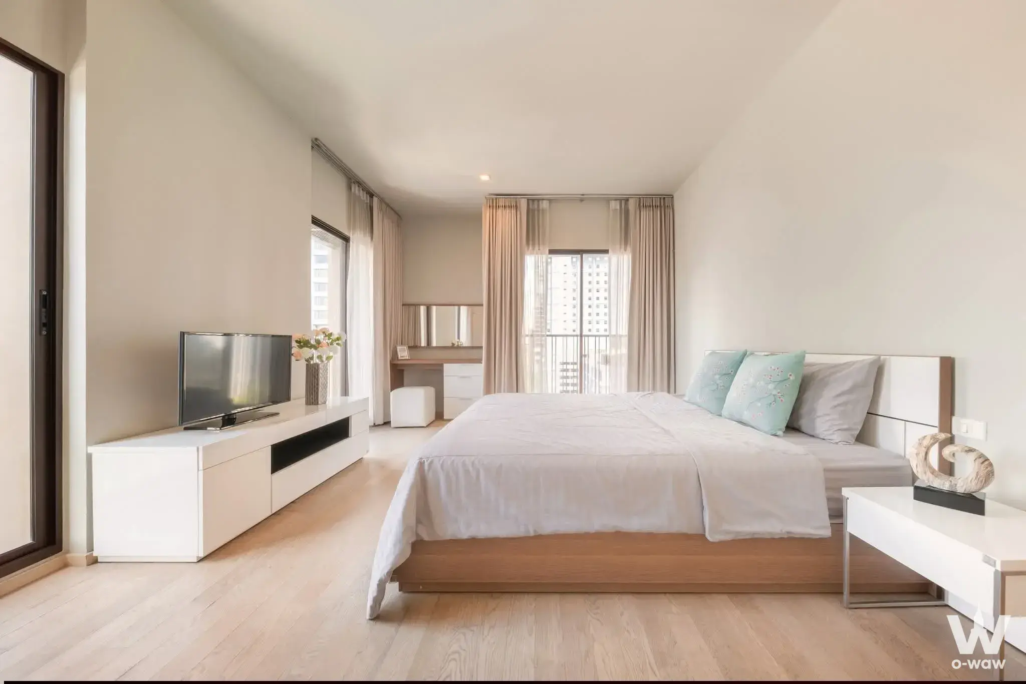 Condo with 1 bedroom for rent at Noble Refine — photo 4 of 4