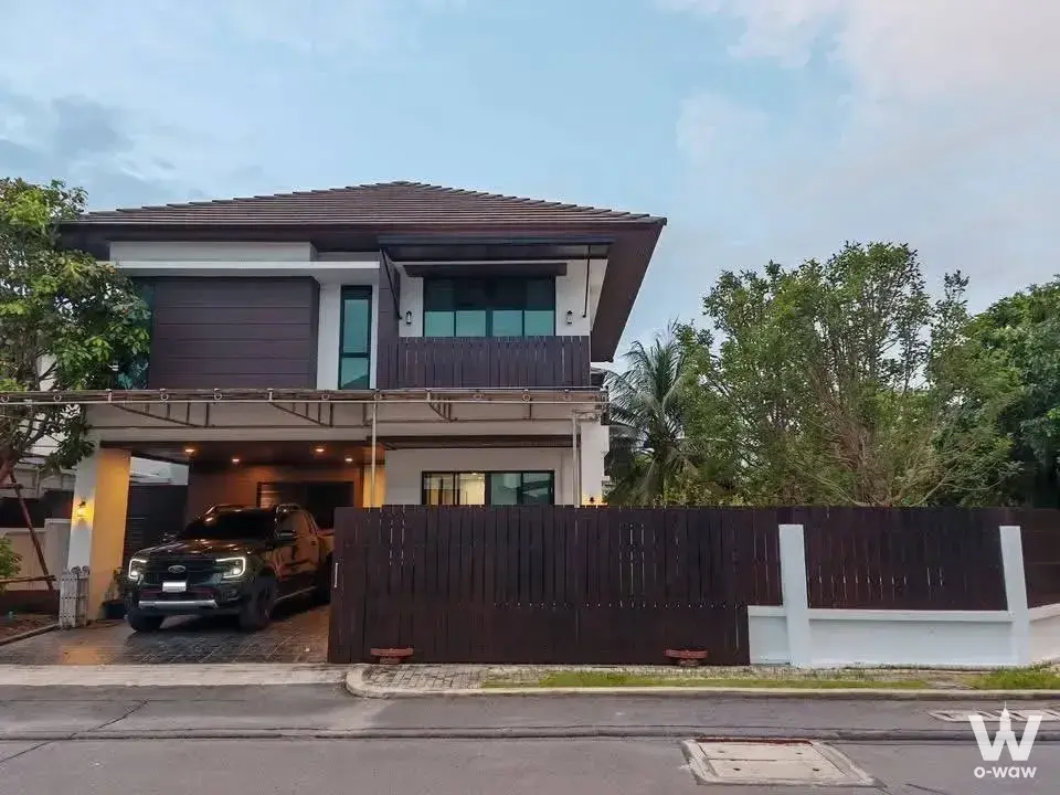Opposite Mega Bangna, Kanchanaphisek Road, Prawet, Bangkok