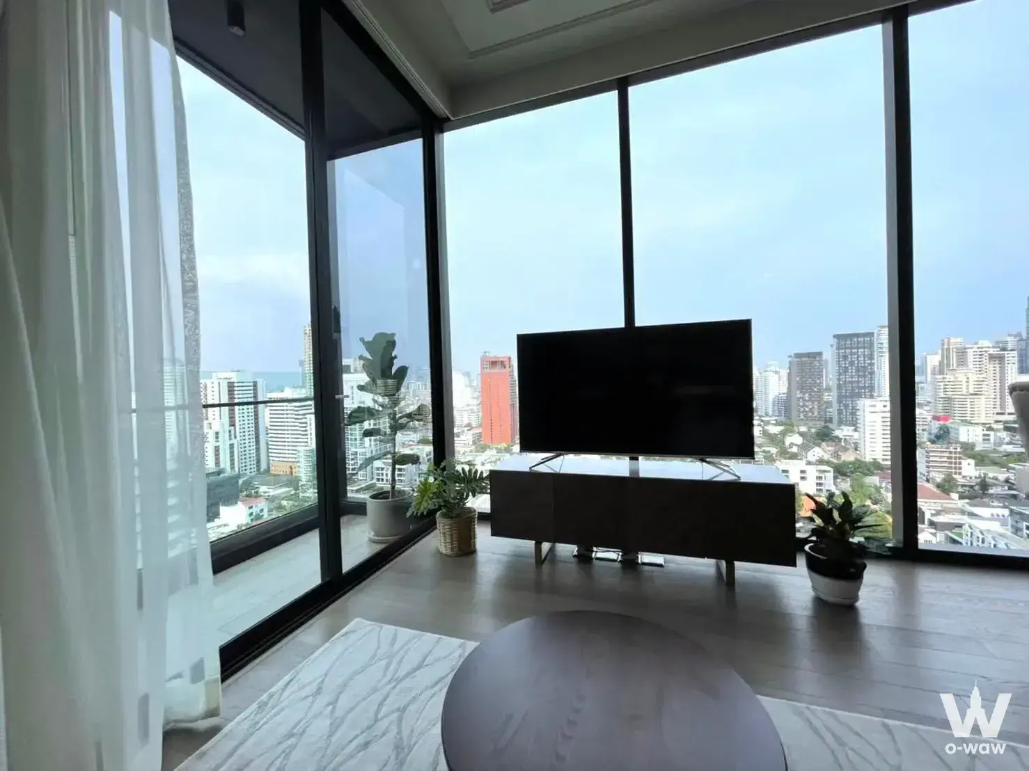 Condo with 2 bedrooms for rent at Celes Asoke — photo 3 of 4