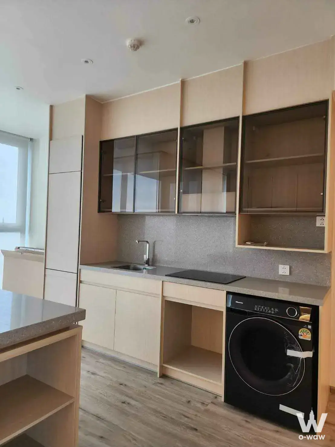Condo with 2 bedrooms for rent at AROM WONGAMAT — photo 2 of 5