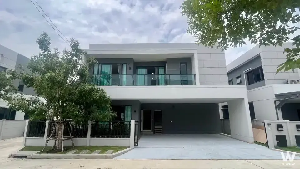 Bangna, near Mega Bangna (less than 1 km away), surrounded by international schools and project amenities.