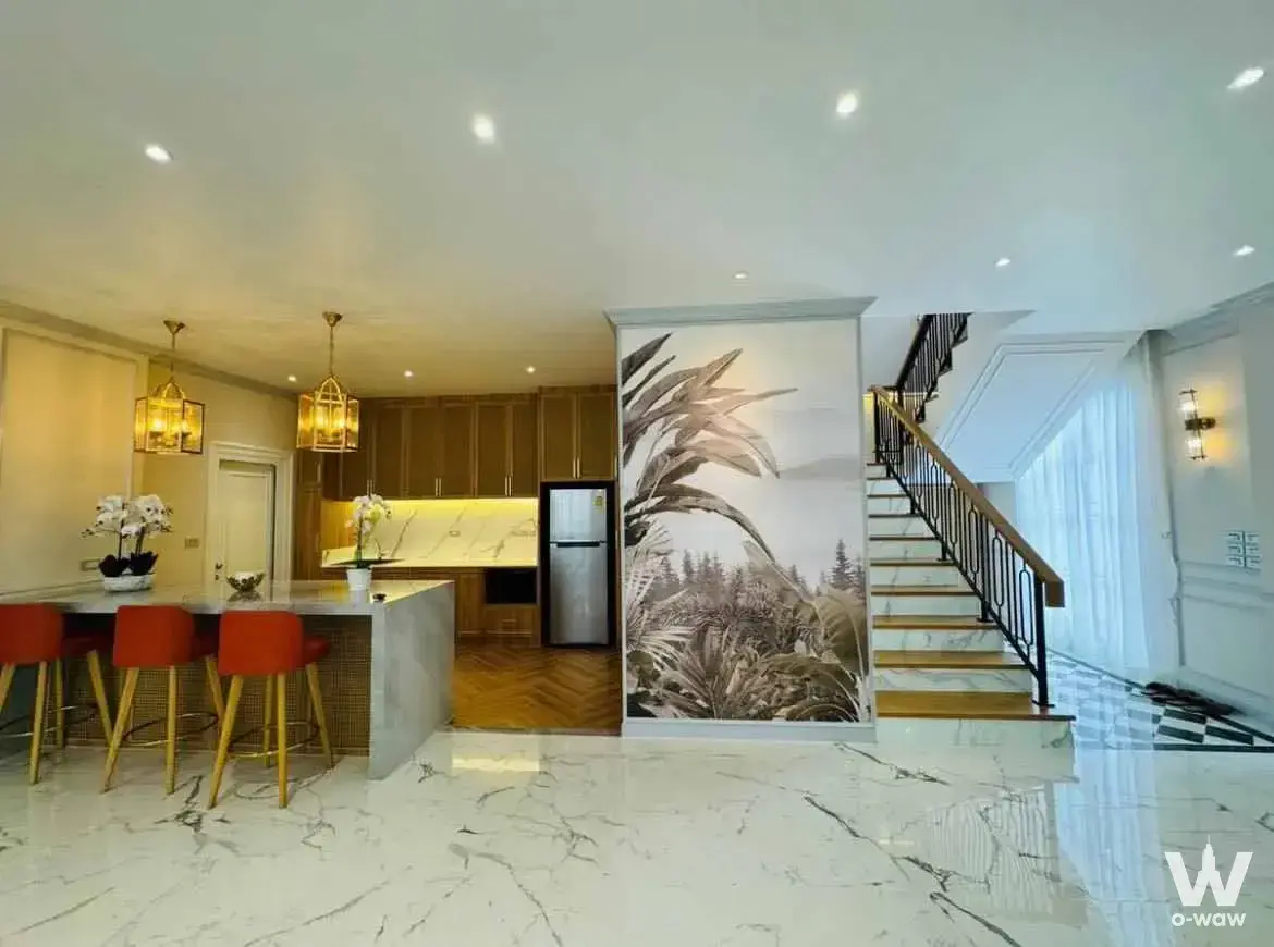 Jomtien Condotel & Village 3-bed condo open-plan kitchen with marble floors and gold accents