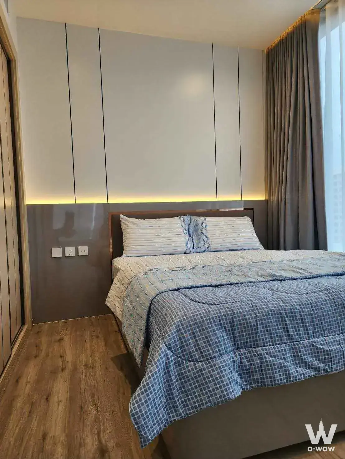 Condo with 2 bedrooms for rent at AROM WONGAMAT — photo 1 of 5