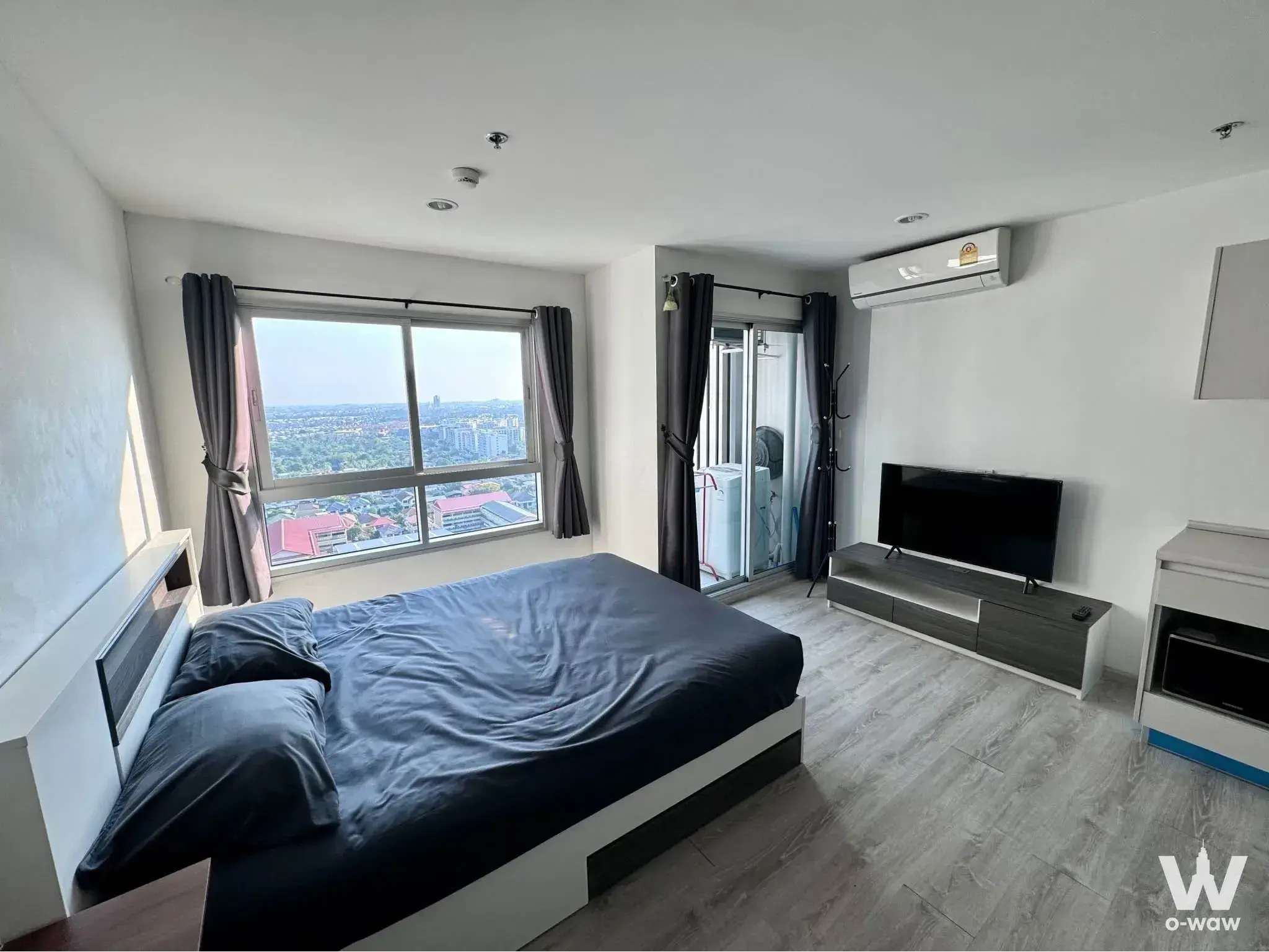 Condo with 1 bedroom for rent at Chewathai Phetkasem 27 — photo 1 of 5