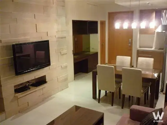 Condo with 1 bedroom for rent at The Emporio Place — photo 2 of 5