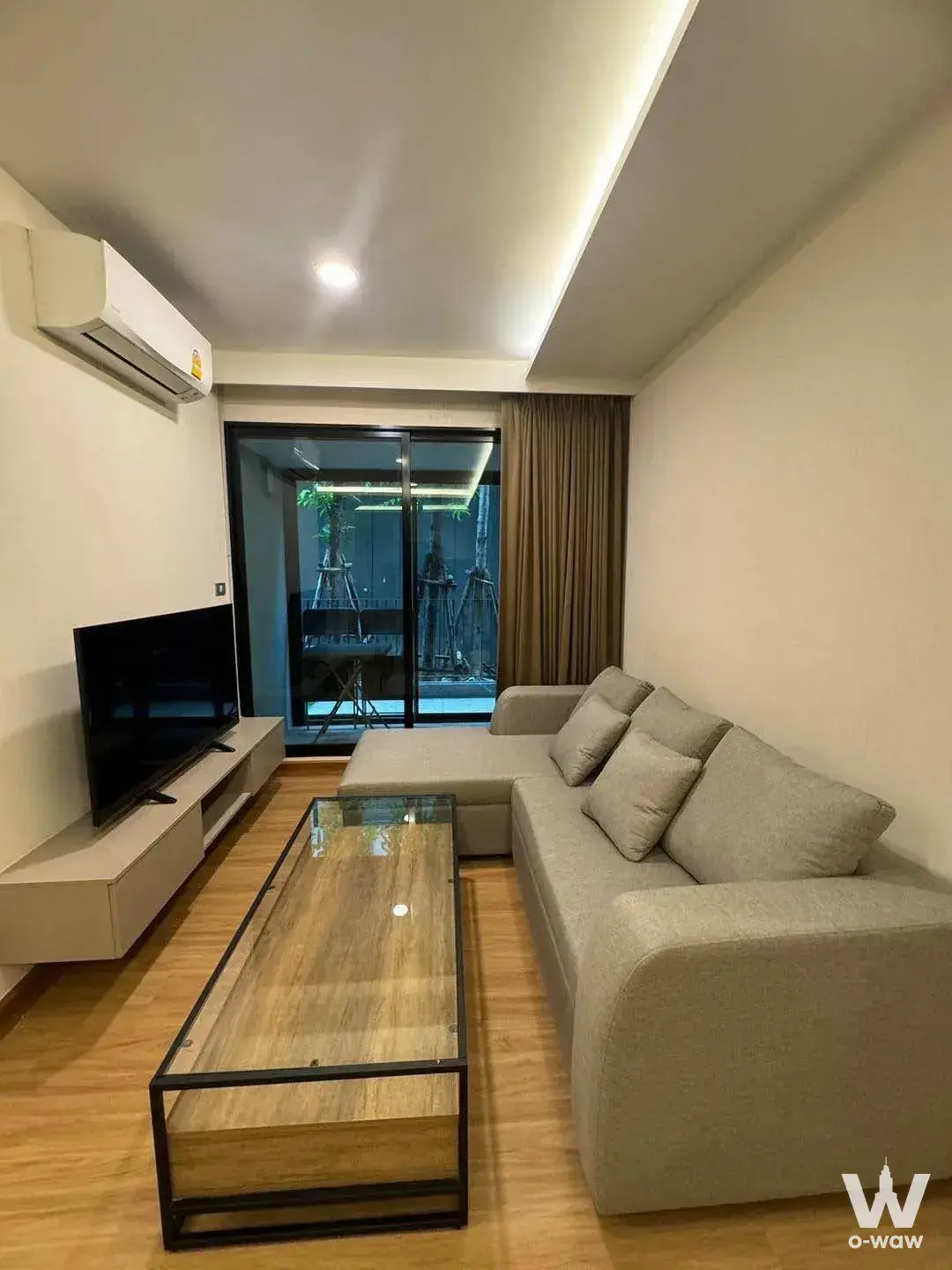Condo with 2 bedrooms for rent at VTARA SUKHUMVIT 36 CONDOMINIUM — photo 2 of 5