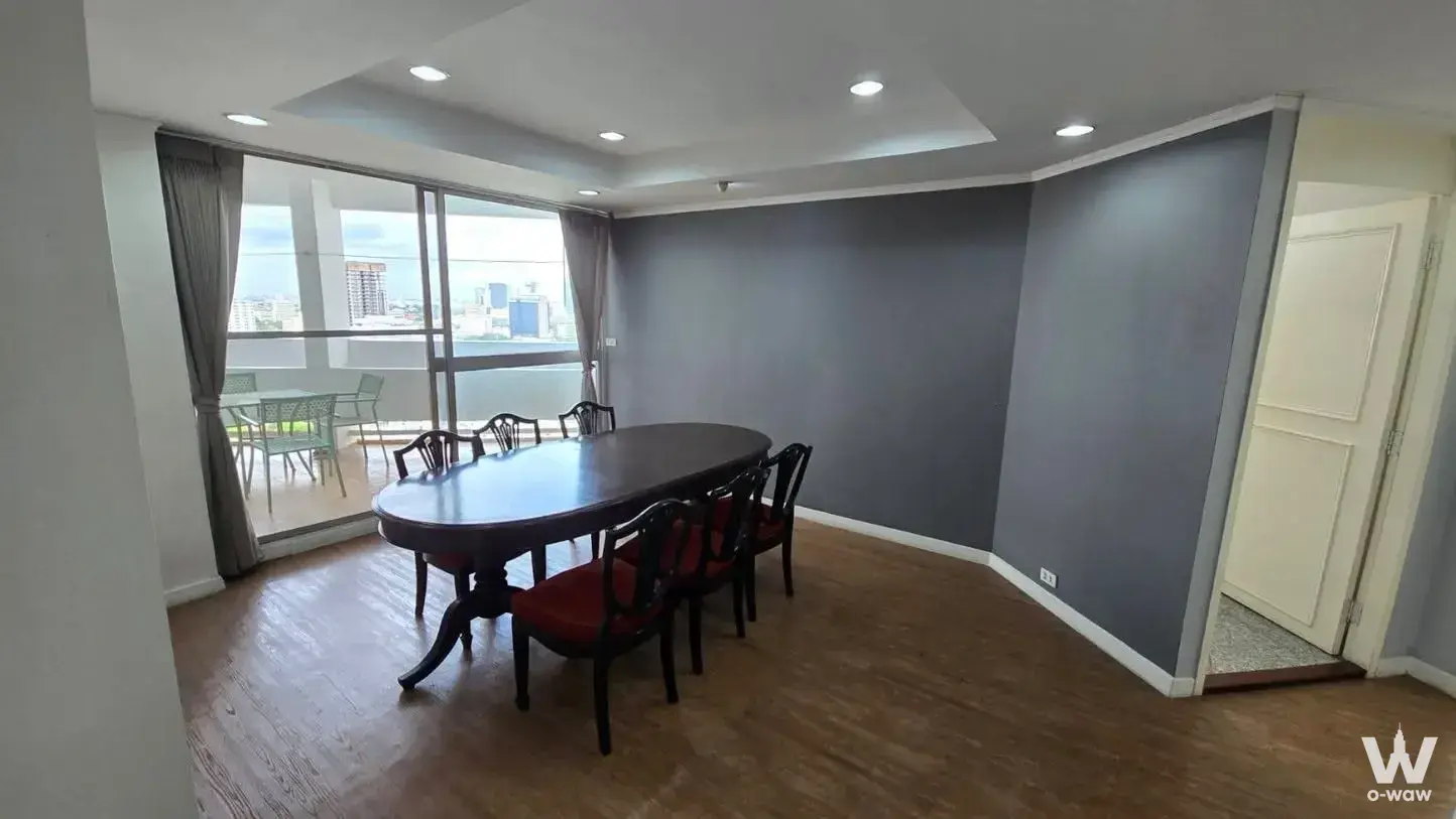 Watthana, Bangkok, Thonglor-Ekkamai area, near BTS Ekkamai and Airport Link Ramkhamhaeng