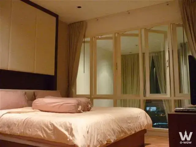 Condo with 1 bedroom for rent at The Emporio Place — photo 5 of 5