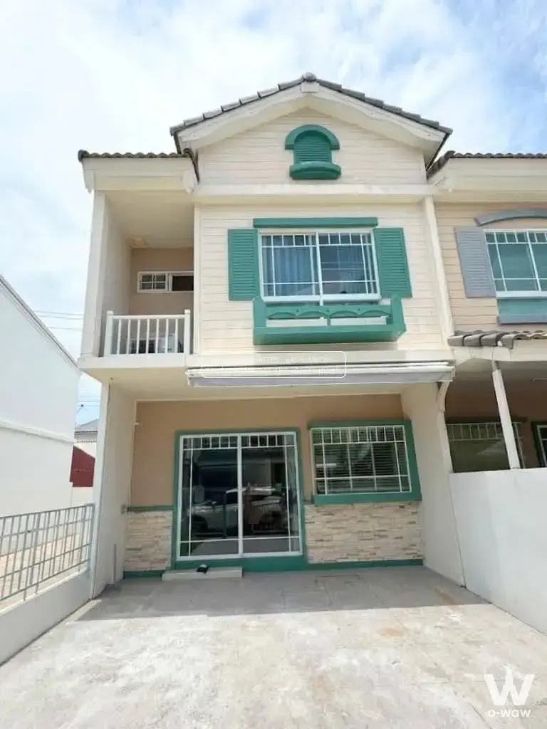 Rajvinit Soi, Bangna, Bangkok