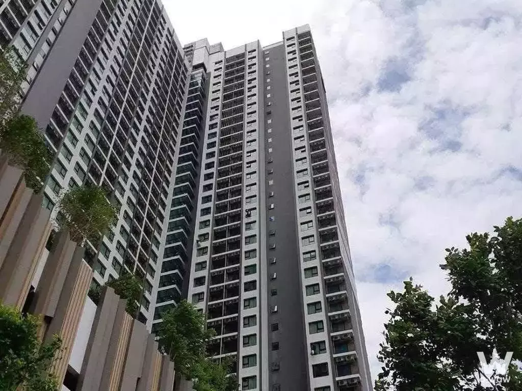 Theparak Road, near Sukhumvit and Srinakarin Roads, Bangkok, Thailand