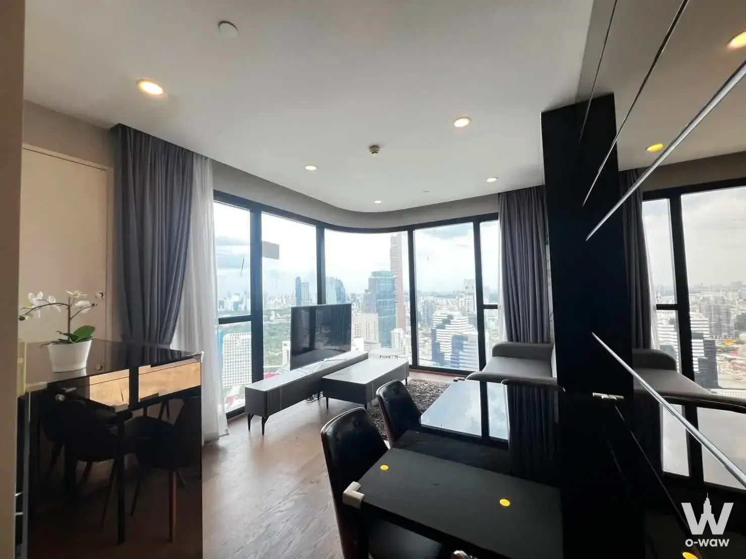 Condo with 2 bedrooms for rent at Ashton Chula-Silom — photo 2 of 5