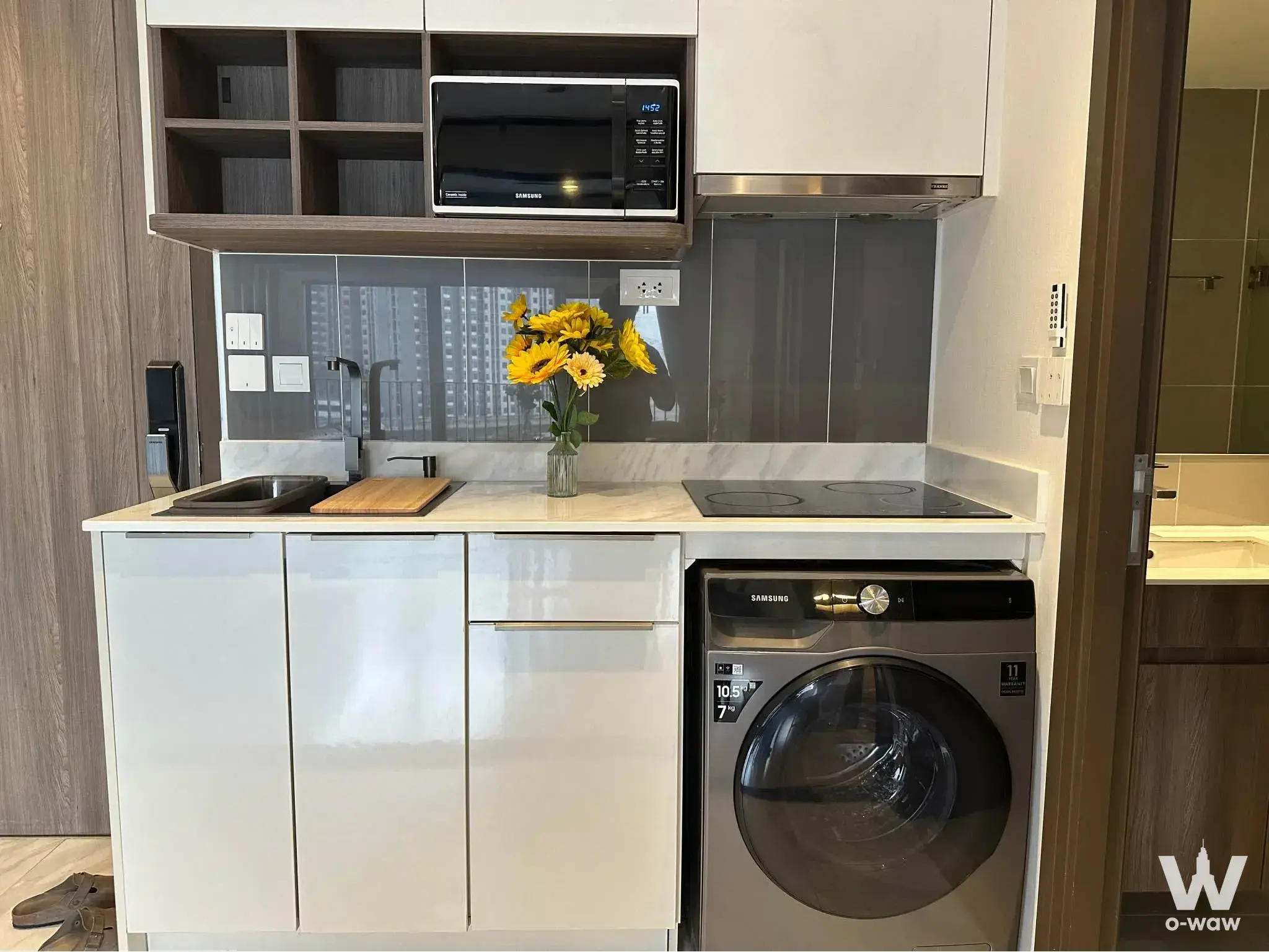 Condo with 2 bedrooms for rent at Ideo Mobi Asoke — photo 4 of 5