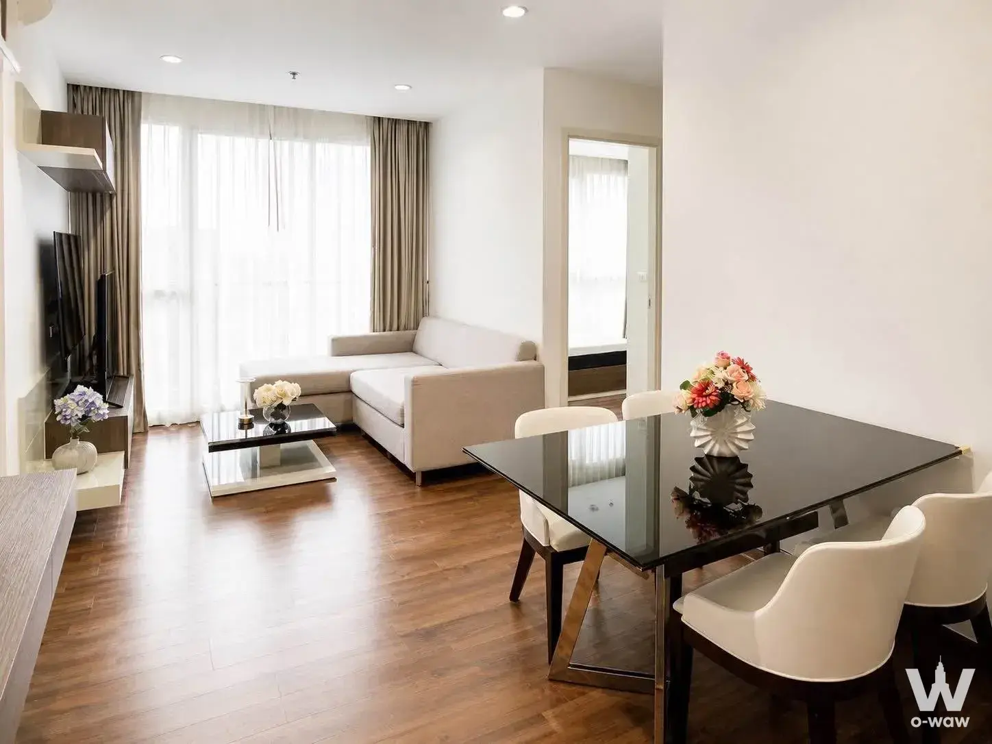 Condo with 2 bedrooms for rent at Chewathai Interchange คอนโดชีวาทัย อินเตอร์เชนจ์ — photo 2 of 5