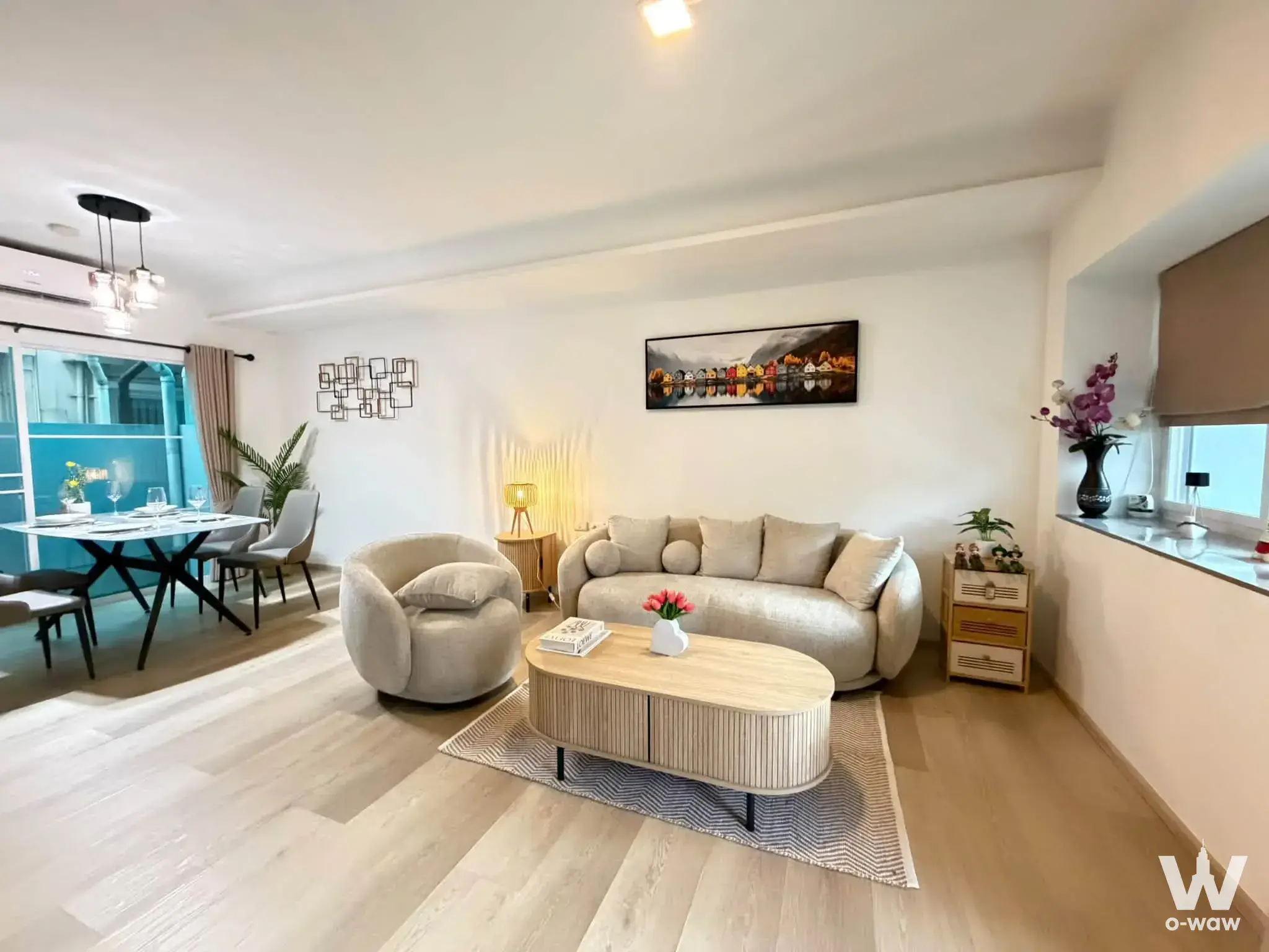 3-bed townhouse for rent in Indy 4 Bangna KM.7 with open-plan living area and light wood flooring