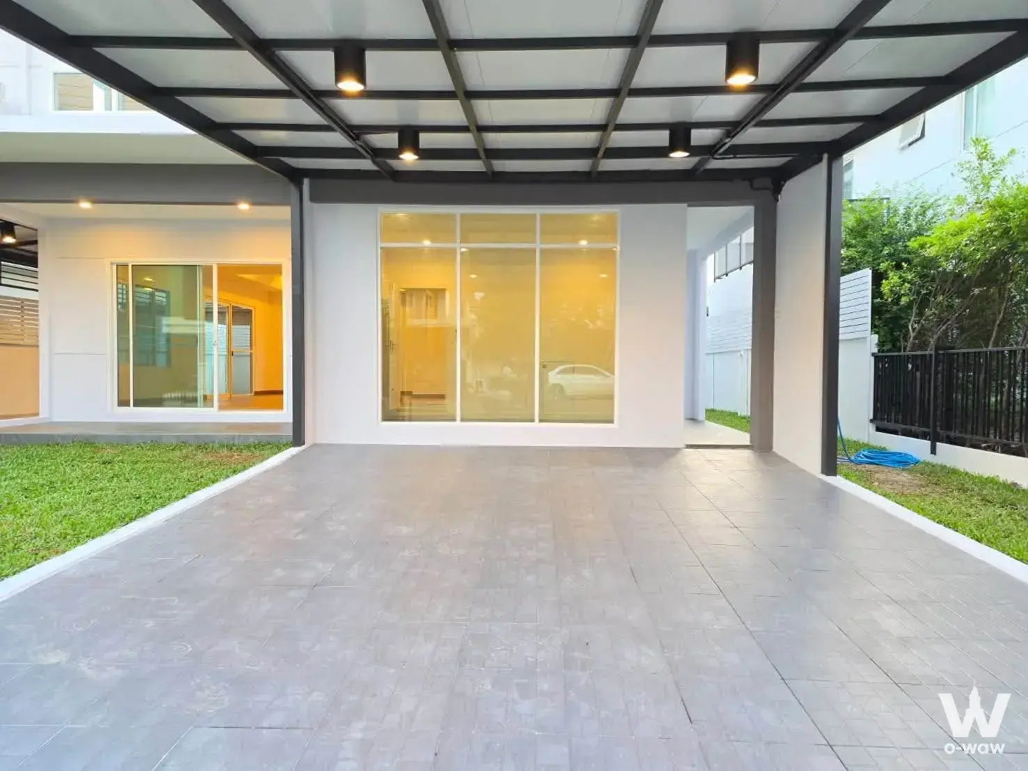 Modern 4-bed house for sale in Mantana Lake Watcharapol featuring a carport and sliding glass window