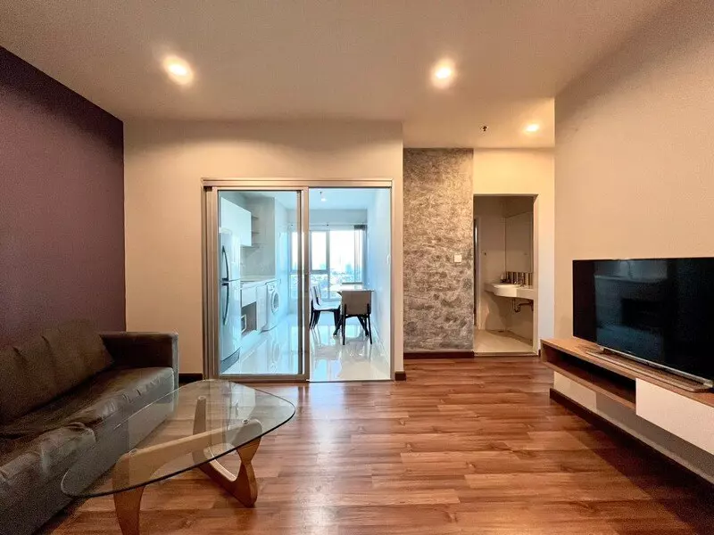 Condo with 2 bedrooms for rent at Bangkok, Thailand — photo 1 of 5