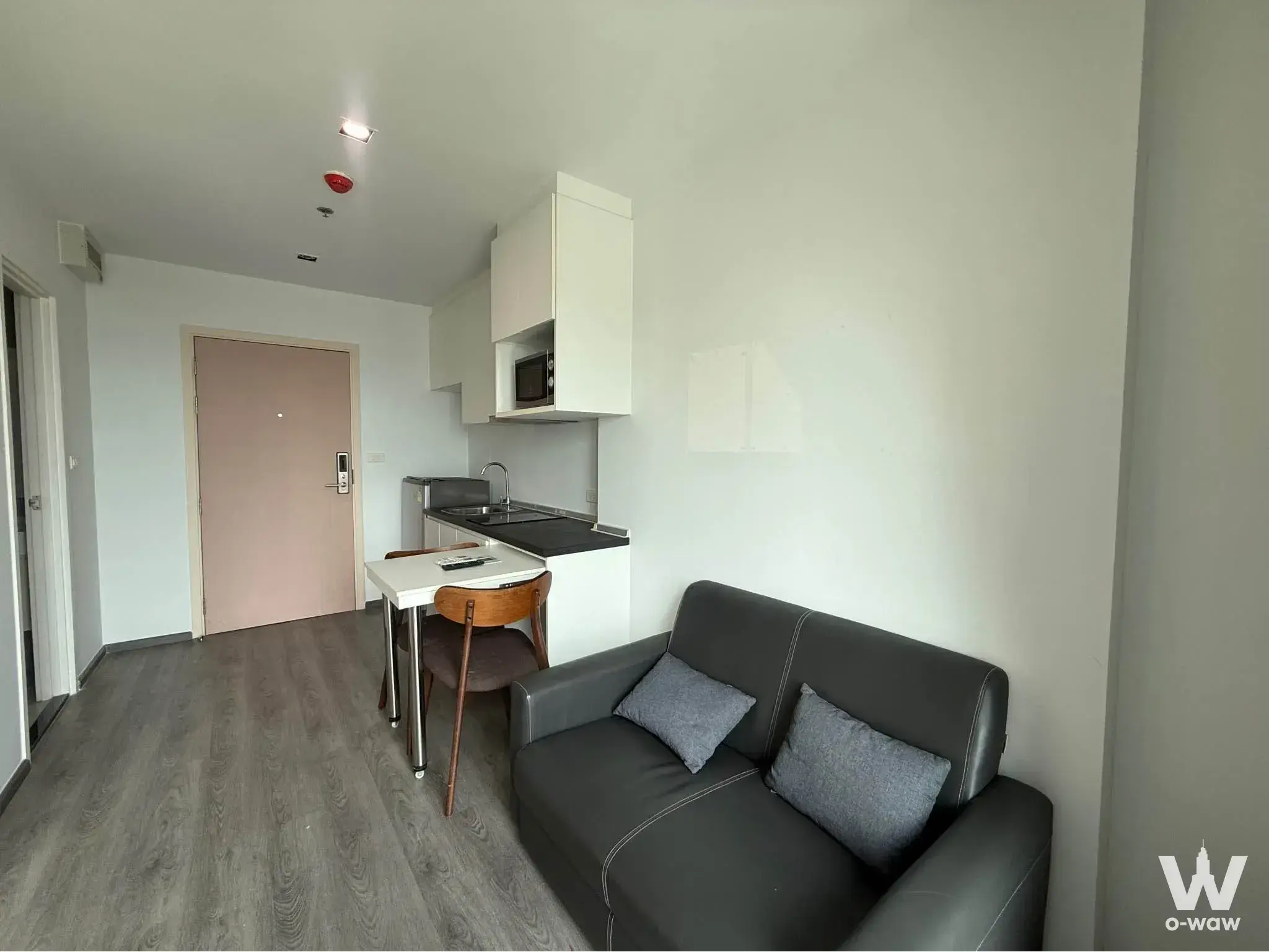 Condo with 1 bedroom for rent at Rich Park Triple Station — photo 2 of 5