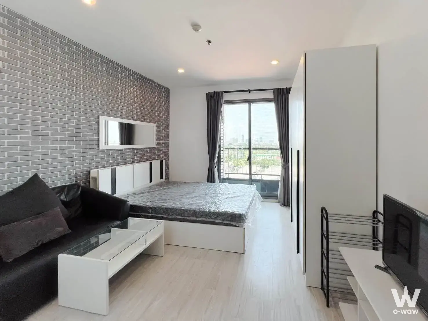Commercial with 1 bedroom for rent at Ideo Mobi Sukhumvit Eastgate — photo 1 of 5