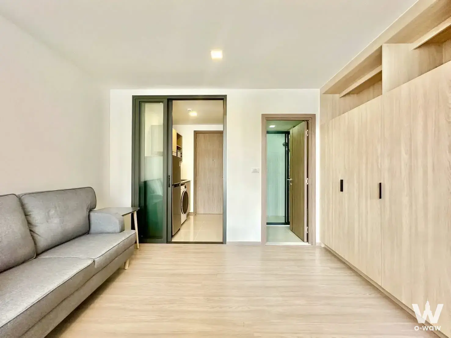 Pradiphat, near BTS Saphan Khwai, Central Ladprao, Union Mall, La Villa Ari, Rot Fai Park, ATC Big C Saphan Khwai, Phyathai Hospital